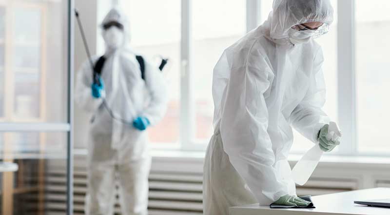Τεχνικός πραγματοποιούν ΑΠΟΛΥΜΑΝΣΕΙΣ σε επαγγελματικό χώρο στην ΑΘΗΝΑ